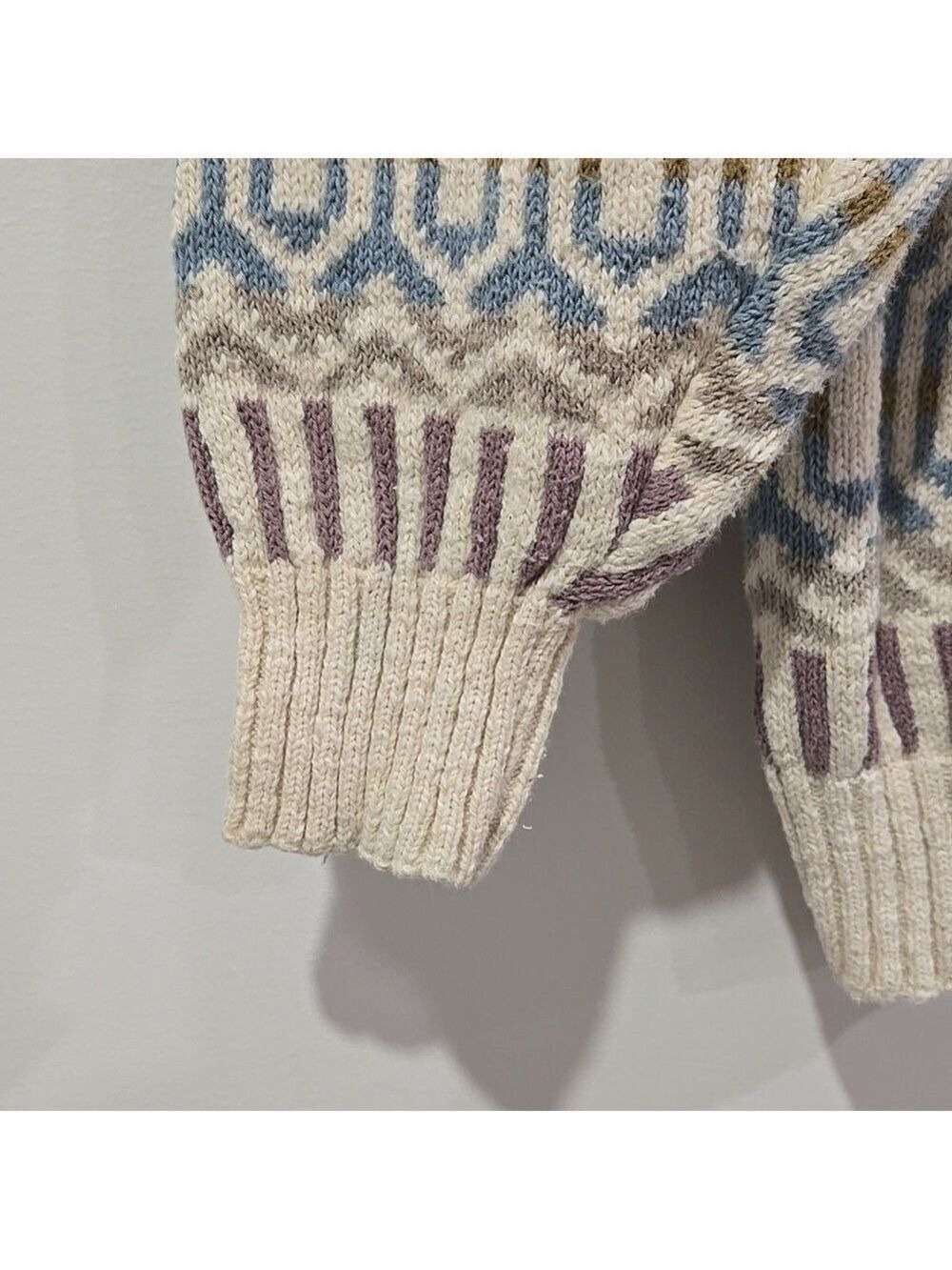 Retro 90's Van Heusen Beige and Blue Patterned Crewneck Cotton Knit Sweater - Picture 5 of 7